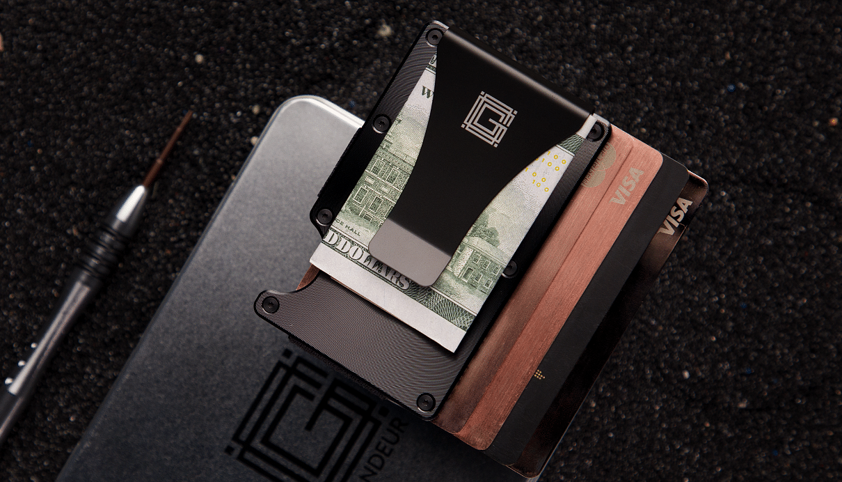 grandeur-aluminium-black-rise-cardholder-rfid-85-x-45-mm