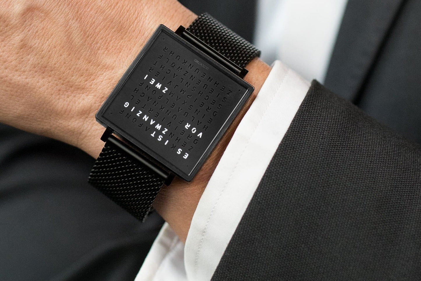 qlocktwo-w39-pure-black