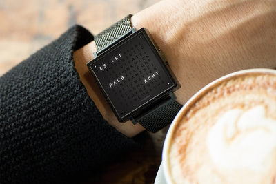 qlocktwo-w39-black-steel